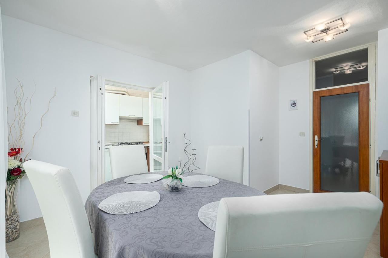 Dea B4+1 Appartement Poreč Buitenkant foto